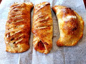 calzone-stromboli-roll-folded-pizza